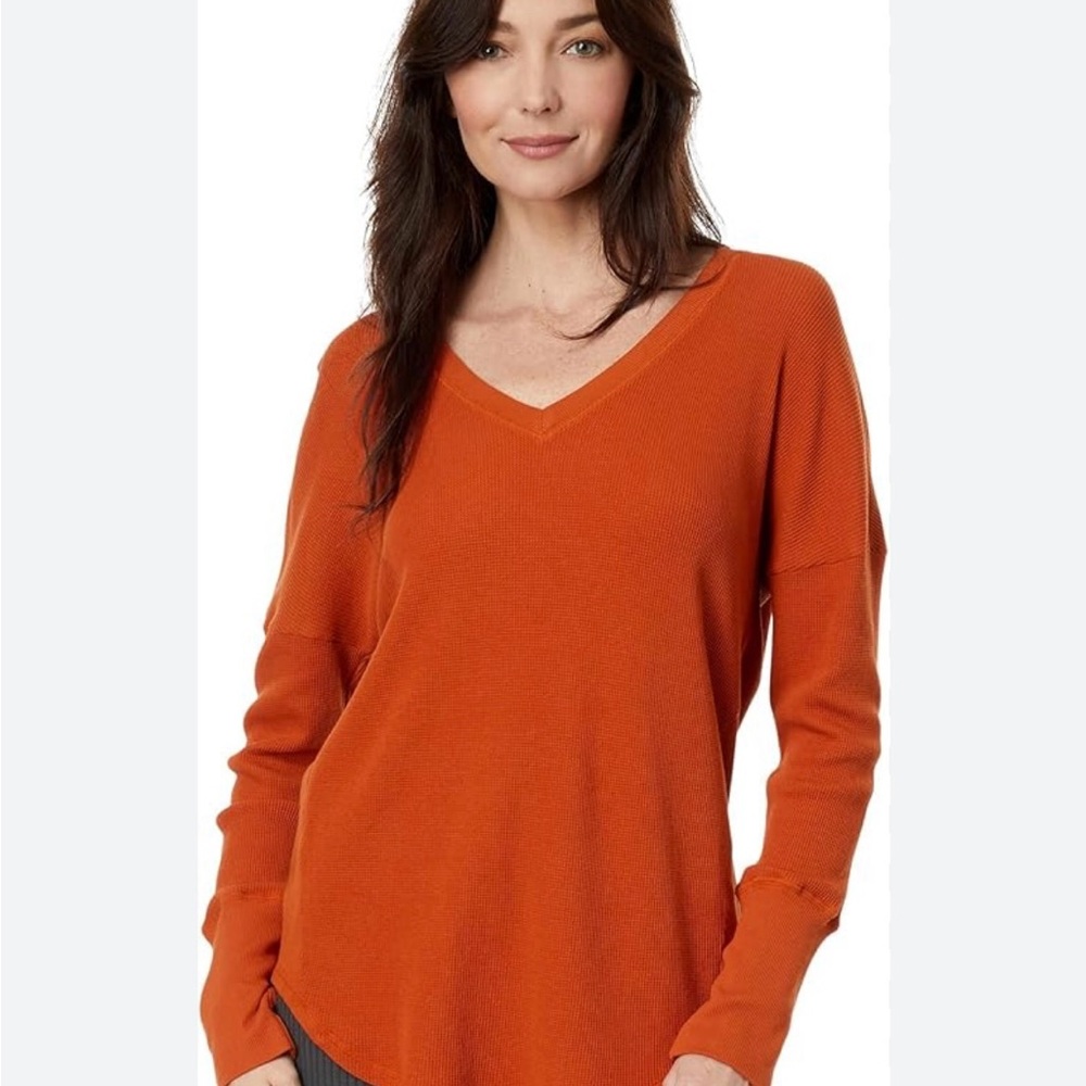 Cyrus Women's V-Neck Sweater in Rich Orange